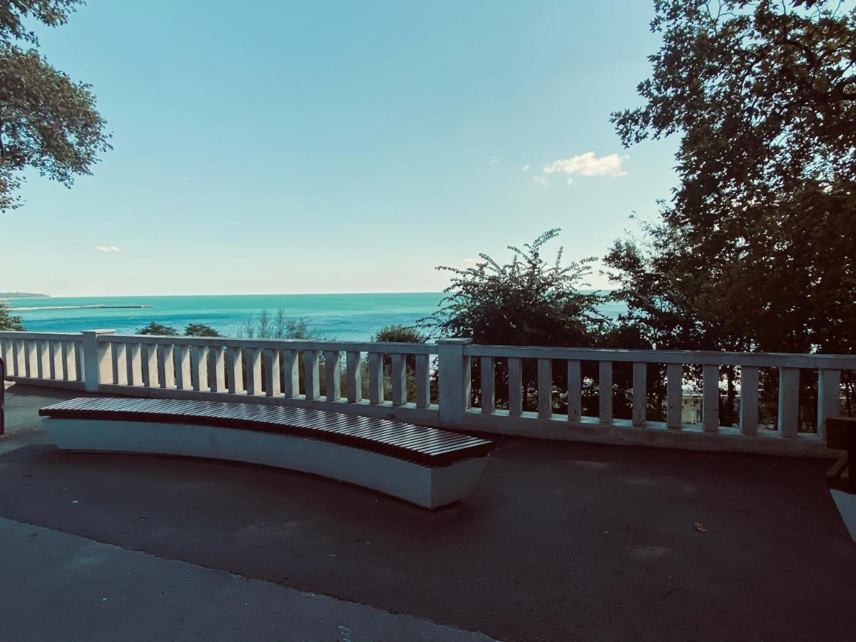 МareliS Luxe Port Apartment Варна Екстер'єр фото