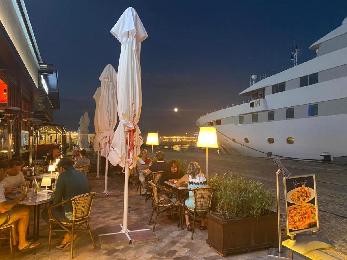 МareliS Luxe Port Apartment Варна Екстер'єр фото