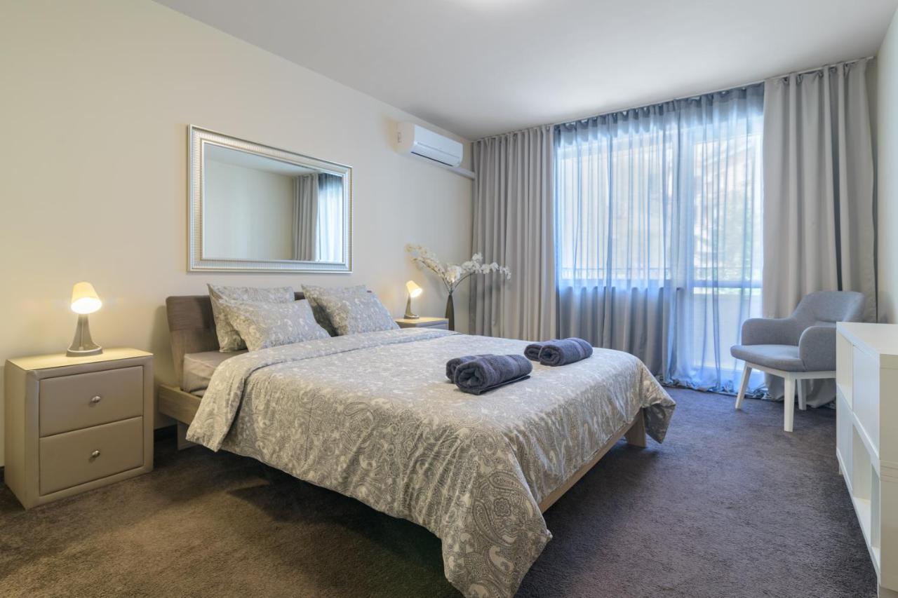 МareliS Luxe Port Apartment Варна Екстер'єр фото