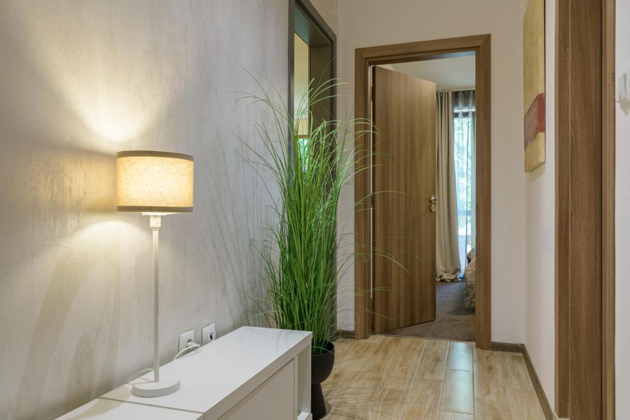 МareliS Luxe Port Apartment Варна Екстер'єр фото