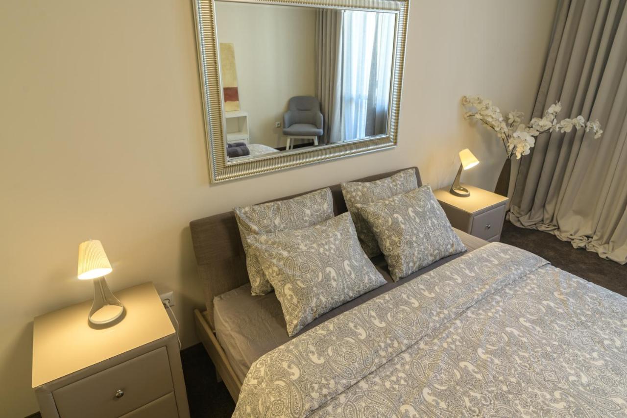МareliS Luxe Port Apartment Варна Екстер'єр фото