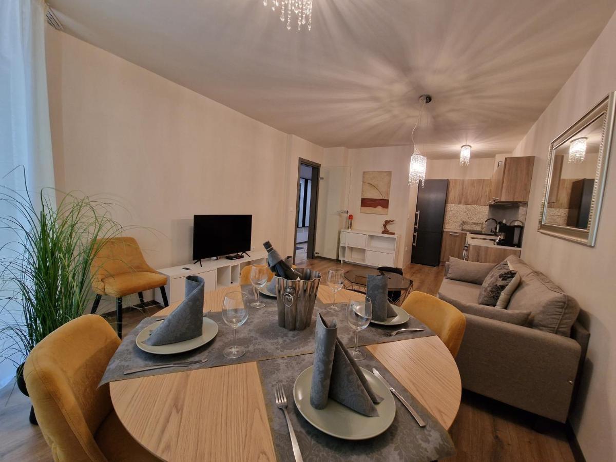 МareliS Luxe Port Apartment Варна Екстер'єр фото